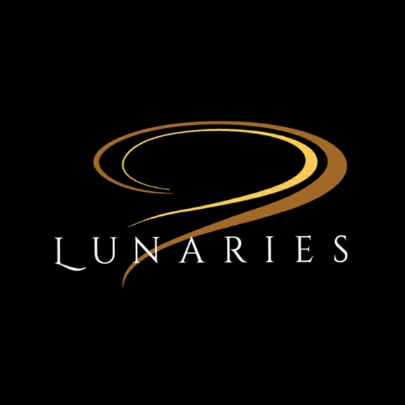 Resin Art on Wooden Heart Panel - Picture 11 of 11